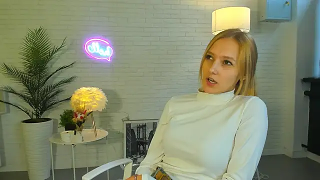 BeckieCrunkleton online show from November 1, 2025, 8:16 am