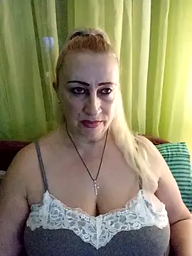 Snapshot of Esenia505 chatting on January 17, 2026, 7:57 am Esenia505 online show from January 17, 2026, 7:57 am