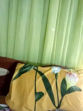 Snapshot of Esenia505 chatting on April 1, 2026, 7:31 am Esenia505 online show from April 1, 2026, 7:31 am