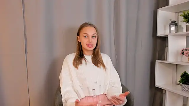 Snapshot of SlyviaCrapo chatting on October 29, 2025, 1:24 pm SlyviaCrapo online show from October 29, 2025, 1:24 pm