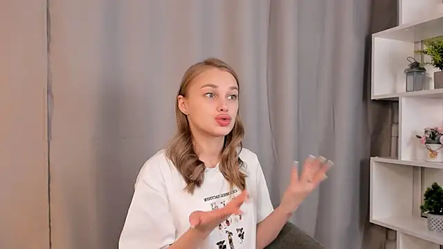 Snapshot of SlyviaCrapo chatting on October 30, 2025, 9:22 am SlyviaCrapo online show from October 30, 2025, 9:22 am