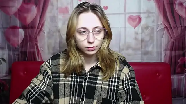 TracyLll online show from February 17, 2026, 12:56 pm