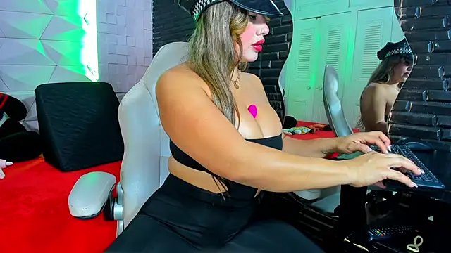 Snapshot of ChanellBrad chatting on December 18, 2025, 1:50 pm ChanellBrad online show from December 18, 2025, 1:50 pm