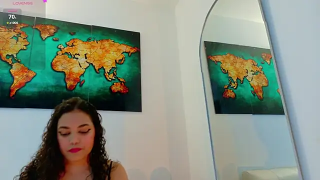 Snapshot of R3d_Moonss__ chatting on February 14, 2026, 6:59 pm R3d Moonss online show from February 14, 2026, 6:59 pm