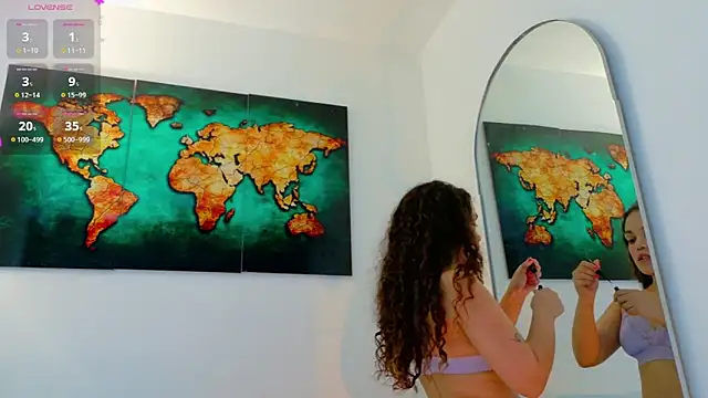 Snapshot of R3d_Moonss__ chatting on February 15, 2026, 6:26 pm R3d Moonss online show from February 15, 2026, 6:26 pm