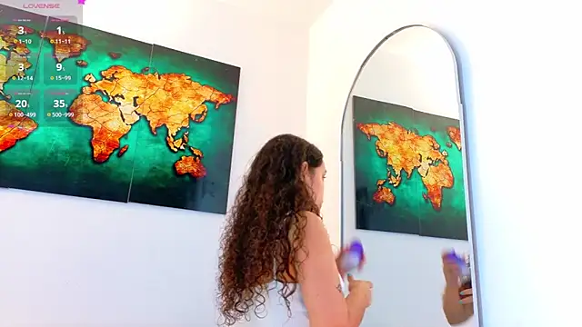 Snapshot of R3d_Moonss__ chatting on February 27, 2026, 6:19 pm R3d Moonss online show from February 27, 2026, 6:19 pm