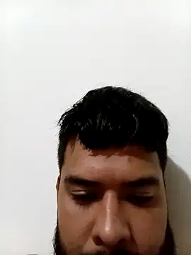 Snapshot of franck10E chatting on December 15, 2025, 4:33 pm franck10E online show from December 15, 2025, 4:33 pm