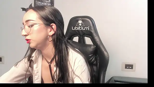 LindsayWild online show from November 3, 2025, 6:42 pm