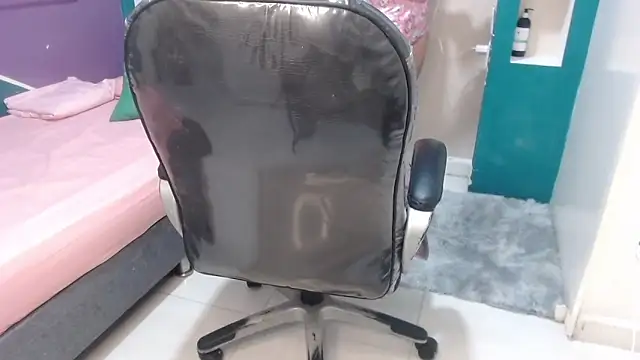 gygyfox online show from November 24, 2025, 10:31 pm