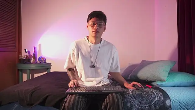 estmonnn online show from March 7, 2026, 4:31 am