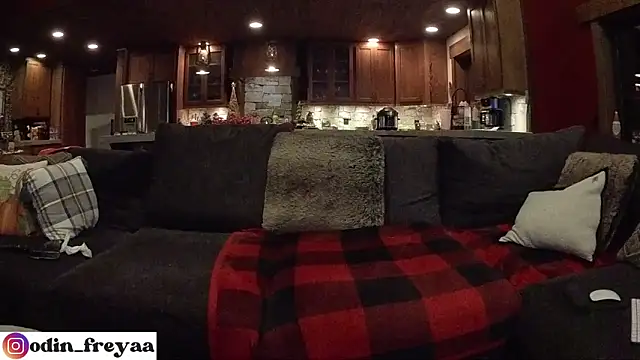 Odin Freya online show from November 29, 2025, 2:25 am