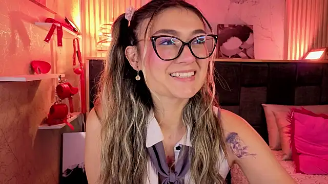 Im-Lola online show from February 23, 2026, 9:12 pm