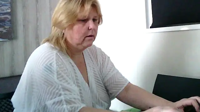 Sylviastar46 online show from March 28, 2026, 8:47 am