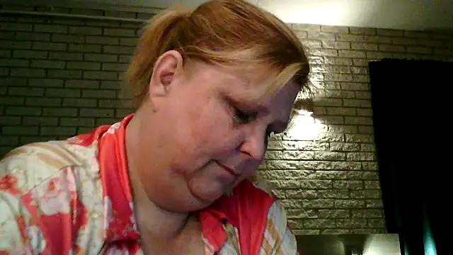 Sylviastar46 online show from April 17, 2026, 7:50 pm