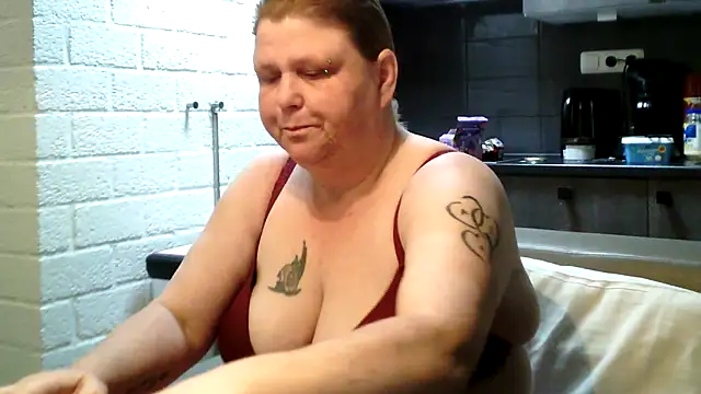 Sylviastar46 online show from May 2, 2026, 8:52 am