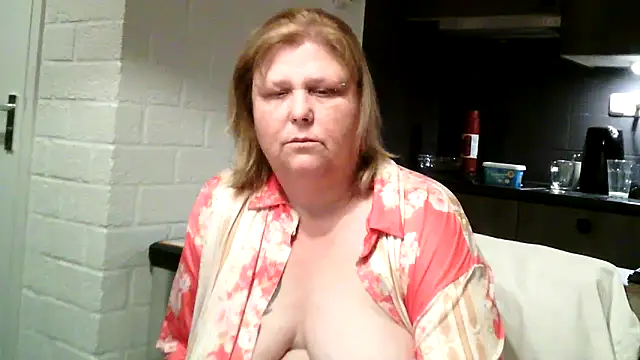 Sylviastar46 online show from May 3, 2026, 9:10 pm