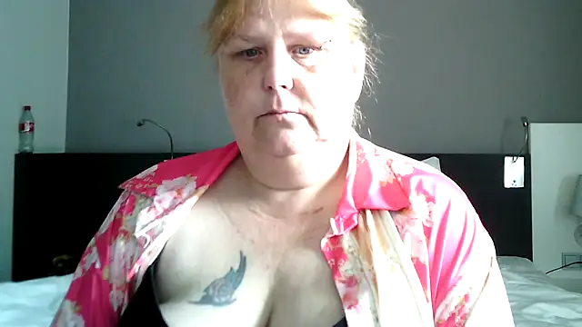 Sylviastar46 online show from May 16, 2026, 7:38 am