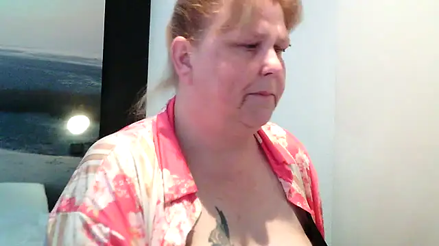 Sylviastar46 online show from May 20, 2026, 6:03 pm