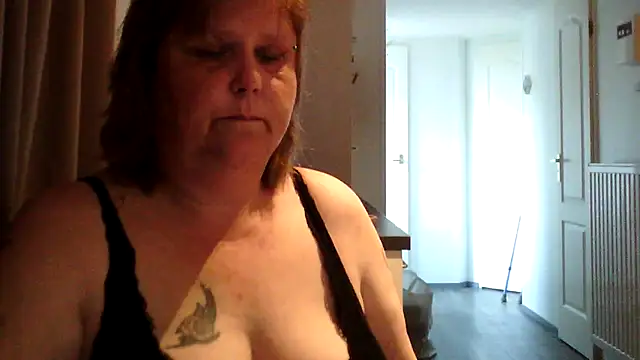 Sylviastar46 online show from May 22, 2026, 6:24 pm