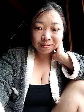 Snapshot of julybe chatting on April 29, 2026, 4:27 am julybe online show from April 29, 2026, 4:27 am