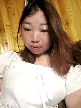Snapshot of julybe chatting on May 18, 2026, 3:29 pm julybe online show from May 18, 2026, 3:29 pm