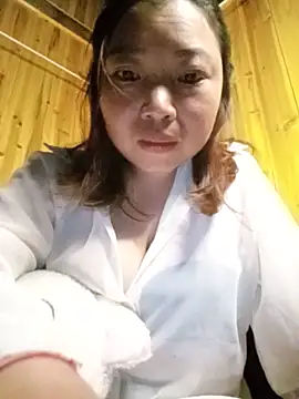 Snapshot of julybe chatting on May 25, 2026, 2:56 pm julybe online show from May 25, 2026, 2:56 pm