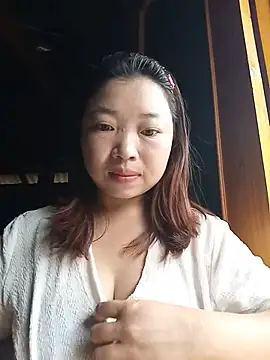 Snapshot of julybe chatting on July 16, 2026, 7:14 am julybe online show from July 16, 2026, 7:14 am