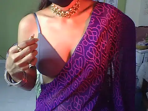 Saloni9 online show from November 2, 2025, 5:04 pm