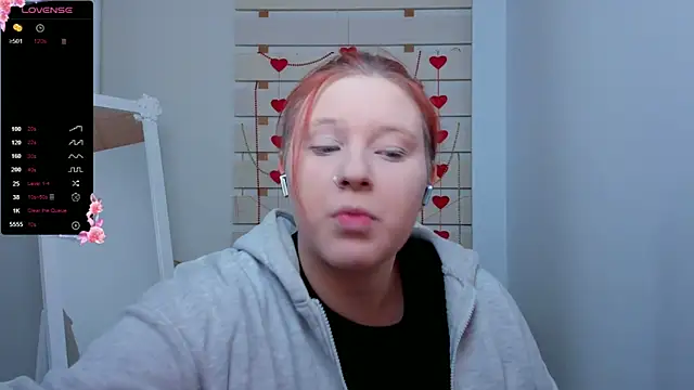 Snapshot of FoxPlayXX chatting on February 5, 2026, 8:02 pm FoxPlayXX online show from February 5, 2026, 8:02 pm