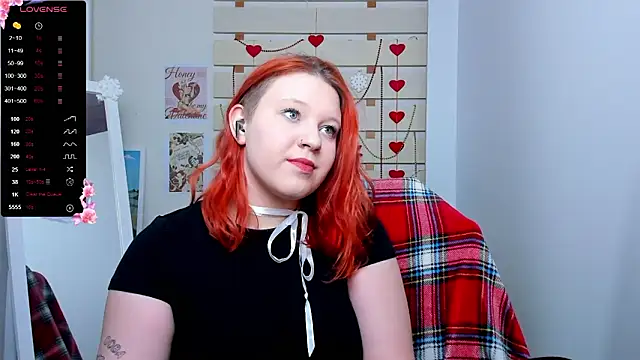 Snapshot of FoxPlayXX chatting on February 9, 2026, 9:19 pm FoxPlayXX online show from February 9, 2026, 9:19 pm