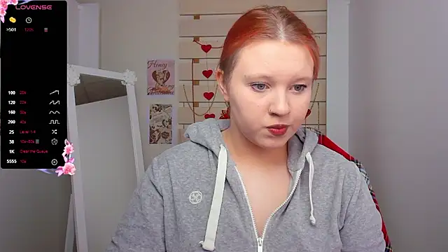 Snapshot of FoxPlayXX chatting on February 18, 2026, 1:29 pm FoxPlayXX online show from February 18, 2026, 1:29 pm