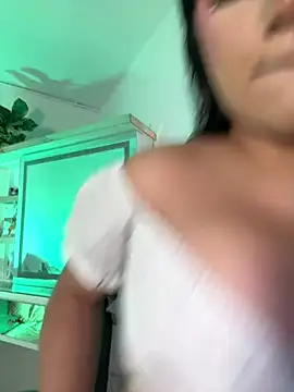 Snapshot of Vale_prado chatting on May 4, 2026, 10:17 pm Vale prado online show from May 4, 2026, 10:17 pm