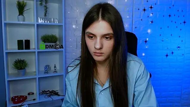 lisa dark  online show from June 4, 2026, 12:44 pm