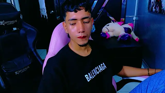 darwinandbrayann online show from November 11, 2025, 10:32 pm