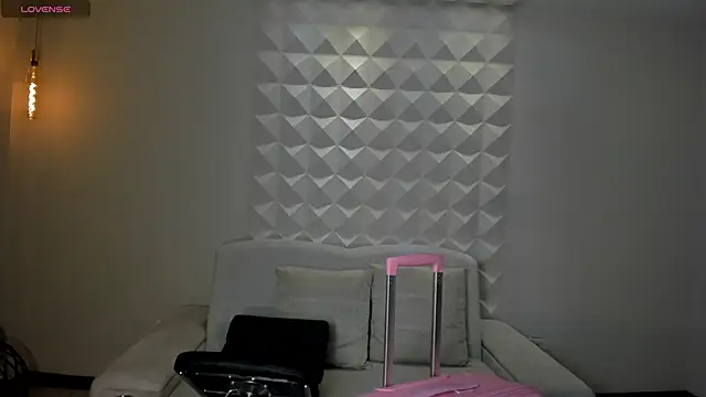Snapshot of BellaConnorX chatting on June 12, 2026, 4:00 am BellaConnorX online show from June 12, 2026, 4:00 am