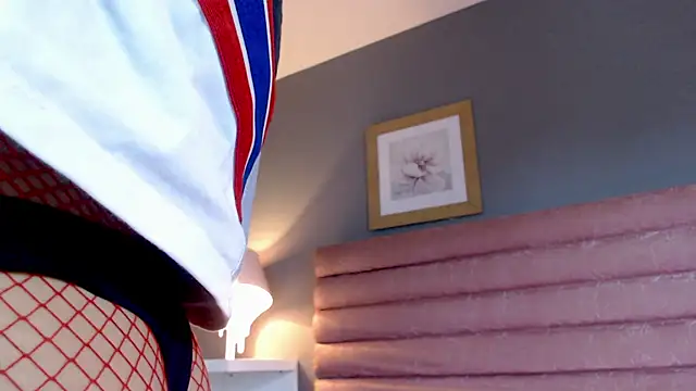 Snapshot of RavynRouge_ chatting on December 15, 2025, 1:04 pm RavynRouge online show from December 15, 2025, 1:04 pm