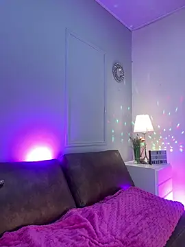 kittyblooms online show from April 14, 2026, 1:17 pm