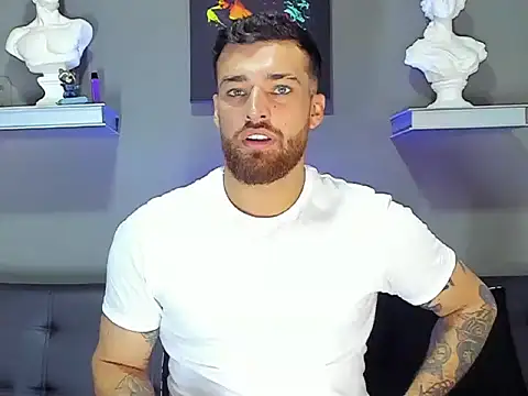 Snapshot of Thorevans2424 chatting on November 21, 2025, 12:43 am Thorevans2424 online show from November 21, 2025, 12:43 am