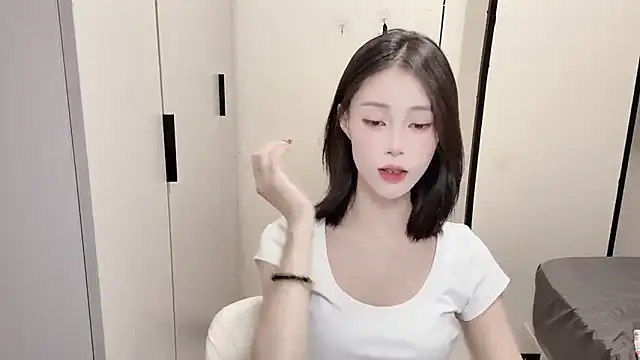 yuyu-33 online show from November 2, 2025, 12:18 pm