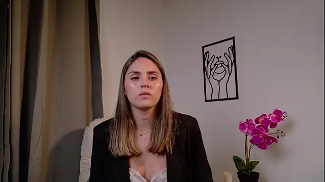 VictoriaNova  online show from February 3, 2026, 10:04 pm