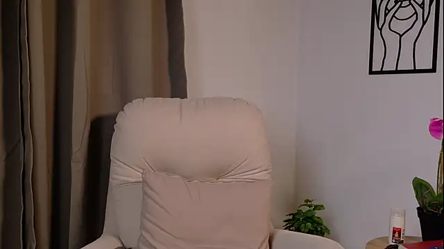 VictoriaNova  online show from February 6, 2026, 12:37 am