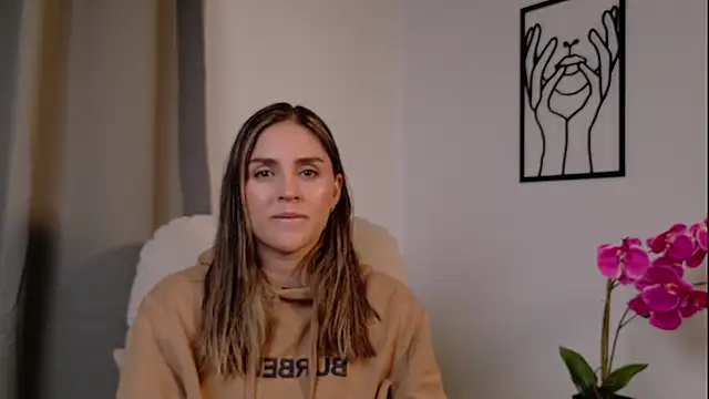 VictoriaNova  online show from February 13, 2026, 7:43 pm