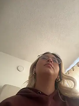 Elina Hills online show from March 2, 2026, 5:31 pm