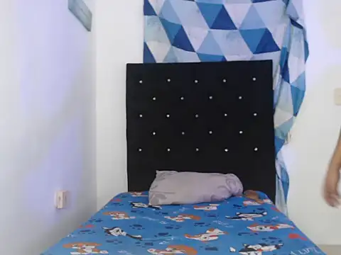 Snapshot of zoelittle3 chatting on October 31, 2025, 1:17 am zoelittle3 online show from October 31, 2025, 1:17 am