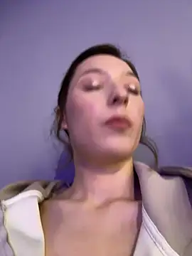 Snapshot of LilluKatten chatting on May 18, 2026, 9:37 am LilluKatten online show from May 18, 2026, 9:37 am