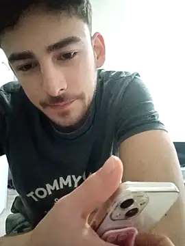 yasinesra757  online show from March 3, 2026, 2:45 pm