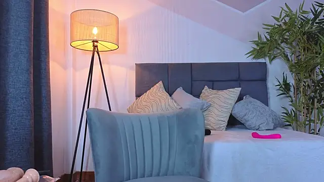 kinkyzoe20 online show from November 3, 2025, 7:48 pm