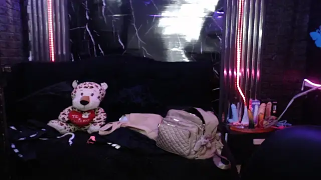 Snapshot of lehia_285 chatting on April 13, 2026, 1:27 pm lehia 285 online show from April 13, 2026, 1:27 pm