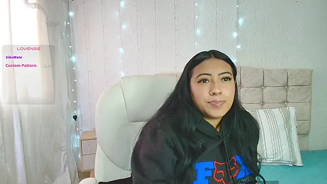 brunette hot02 online show from November 4, 2025, 7:46 pm