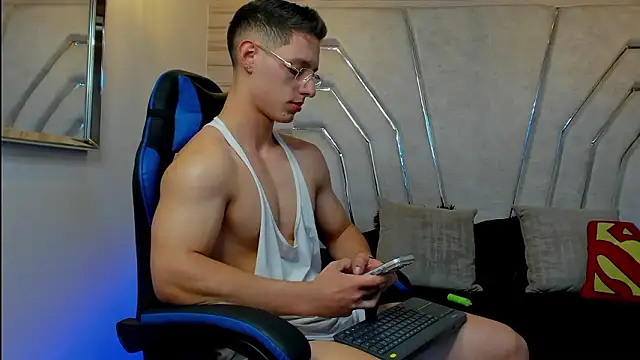 MAXTHOMSON online show from February 5, 2026, 5:45 am